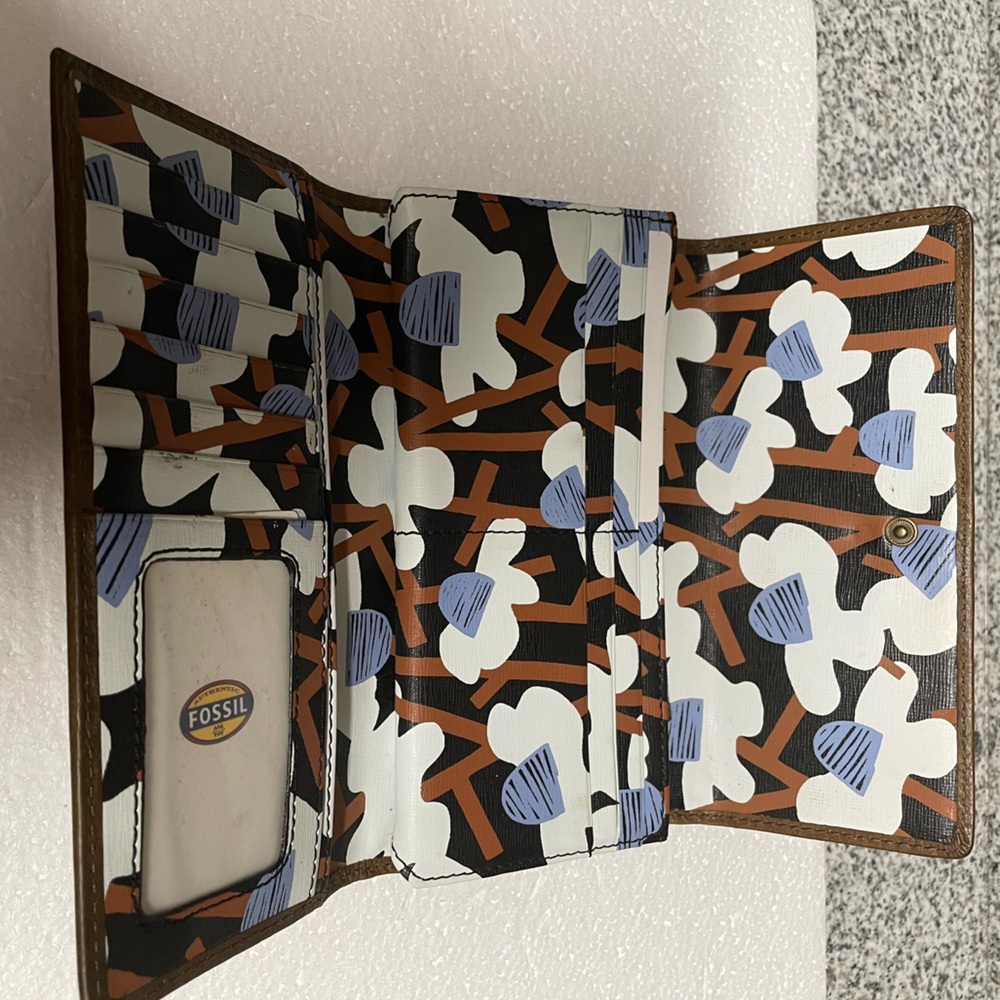 EUC “Fossil Logan” Brown & Multi-color Genuine Leather Clutch Wallet w/Snap Flap - Picture 10 of 16